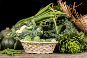 Non-starchy vegetables should play a major role in a diabetes diet. Keep dark green leafy vegetables (including romaine lettuce, spinach, kale, and arugula) on hand. Asparagus, broccoli, cucumbers, peppers, and salad greens should also be regularly on the menu.
