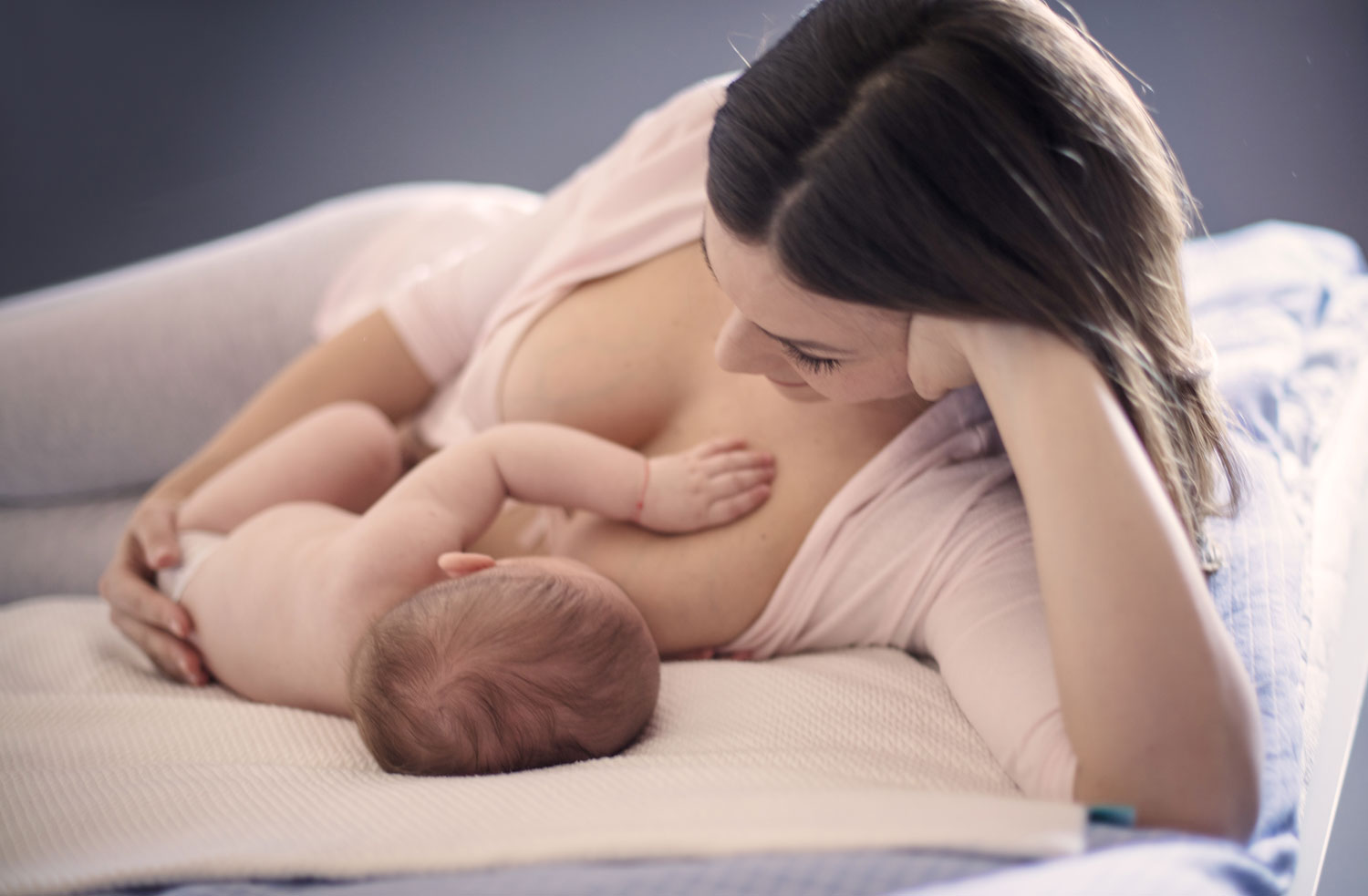 breastfeeding side lying